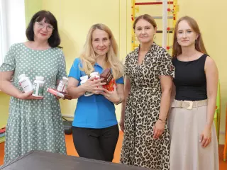 Ольга Бабенко надала набори вітамінів батькам дітей, що виховують особливих дітей