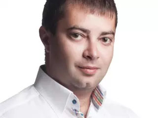 Сегодня вечером совершено зверское нападение на члена нашей команды – депутата Центрально-Городского райсовета, главу Ингулецкой организации ВО «Батьківщина» Вадима Мирзояна