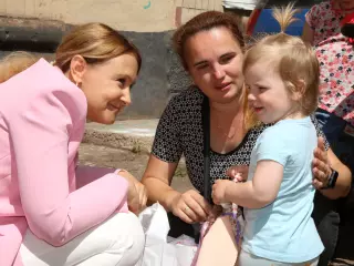 Ольга Бабенко відвідала родини-ВПО у Кривому Розі та привітала діточок з Днем захисту дітей