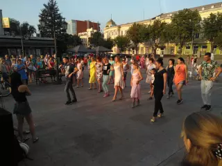На Театральной площади главной улицы города прошел вечер латиноамериканских танцев