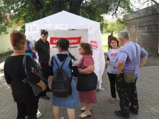Продолжают свою работу открытые общественные приёмные и мобильные группы активистов организации