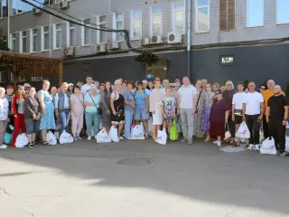 Ольга Бабенко забезпечила продуктовими наборами сім'ї загиблих військовослужбовців, ветеранів війни, пенсіонерів, багатодітні сім'ї та мешканців, які опинилися в складних життєвих обставинах.