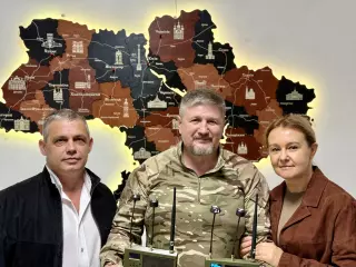 Ольга Бабенко передала декілька детекторів для перехоплення відеосигналу з FPV-дронів «Чуйка» та декілька детекторів дронів і БПЛА «Цукорок»
