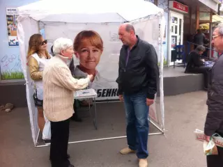  В информационных палатках «ЗА РІДНЕ МІСТО» можно оставить обращения к членам нашей депутатской группы