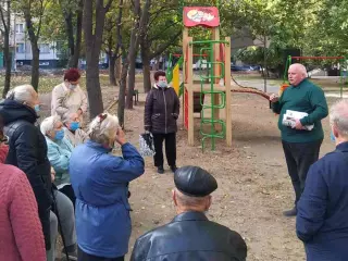 На Солнечном – нет освещения ао дворах, на Космонавтов – вполне земные  трудности