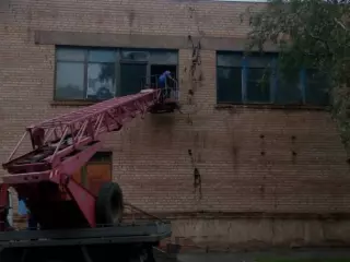 Школе оказана помощь в остеклении спортзала