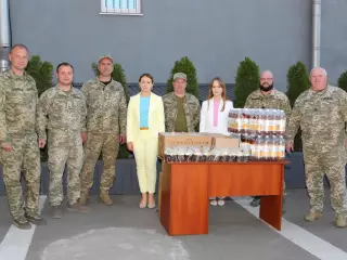 З нагоди Великодня, Ольга Бабенко організувала передачу святкових смаколиків військовим