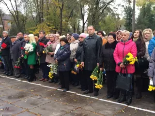 В парке Железнодорожников состоялось торжественное возложение цветов
