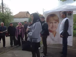 Жителі селища Рахманова вперше за довгий час побачили депутата ...
