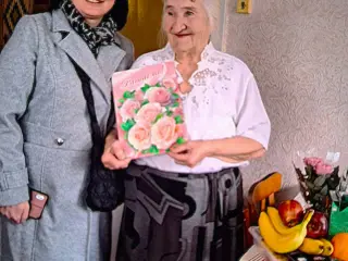 Сьогодні, від імені голови ГО «За рідне місто» Ольги Бабенко, мали честь привітати з поважним ювілеєм — 90-річчям — мешканку Інгулецького району Валентину Олексіївну Глушко.