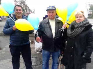 Активисты Металлургической районной организации поздравили горожан с Днём защитника Украины