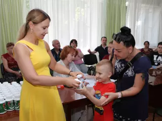 Відвідувачі територіального центру соціального обслуговування Інгулецького району Кривого Рогу отримали вітаміни від Ольги Бабенко