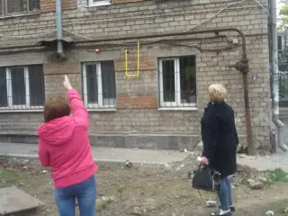 Когда дом трещит по швам. Вопросы к управляющей компании – на контроле депутата