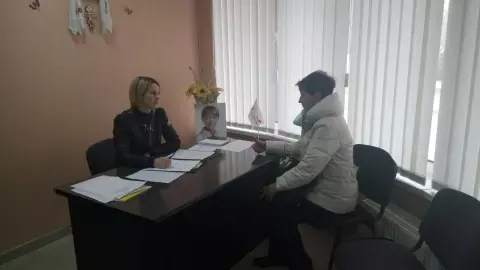 Труби на тротуарі створюють перешкоди для літніх пішоходів