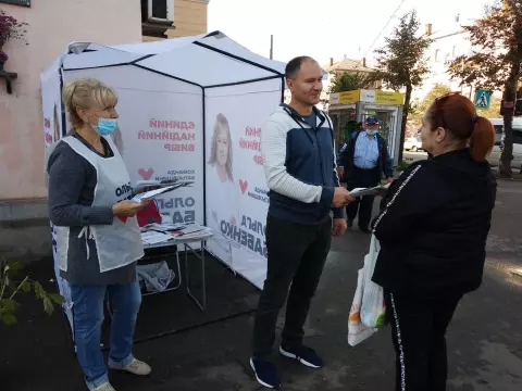 Волонтери Ольги Бабенко інформують криворіжців про алгоритми та механізми поліпшення життя в Кривому Розі