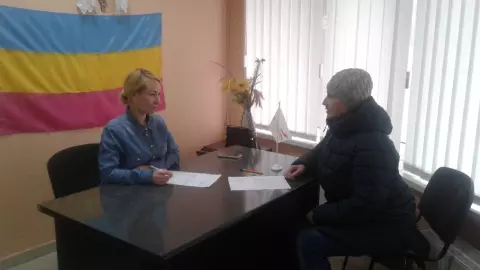 Щілини в міжпанельних швах привели до утворення цвілі в квартирах