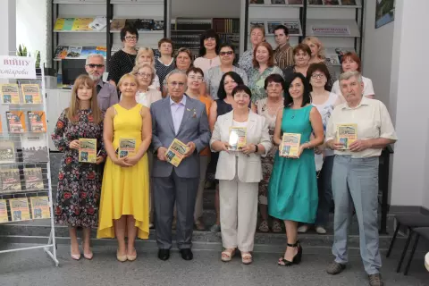 Продовжується презентація історичної книги про легендарних пілотів-криворіжців