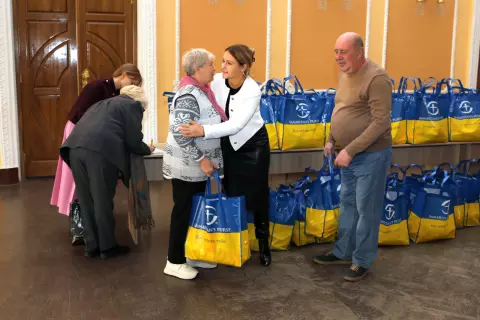 Ольга Бабенко надала продуктові набори мешканцям Інгулецького району, що опинилися в складних життєвих умовах