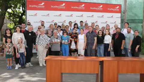Мешканці Кривого Рогу, що опинилися в складних життєвих умовах, отримали вітаміни від Ольги Бабенко