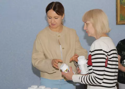 Працівники соціальної сфери Покровського району отримали вітамини від Ольги Бабенко