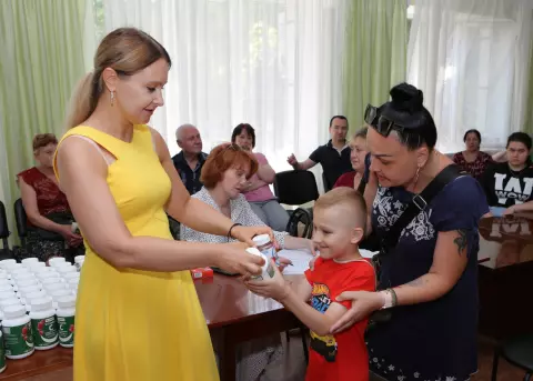 Відвідувачі територіального центру соціального обслуговування Інгулецького району Кривого Рогу отримали вітаміни від Ольги Бабенко
